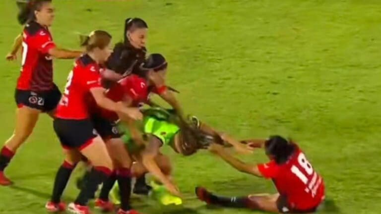 Video: Futbolistas de Bravas de Juárez y Xolas de Tijuana protagonizan pelea en pleno partido de la Liga MX Femenil