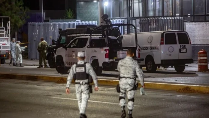 Decomisan tráiler con 2.7 toneladas de drogas en Tijuana, Baja California