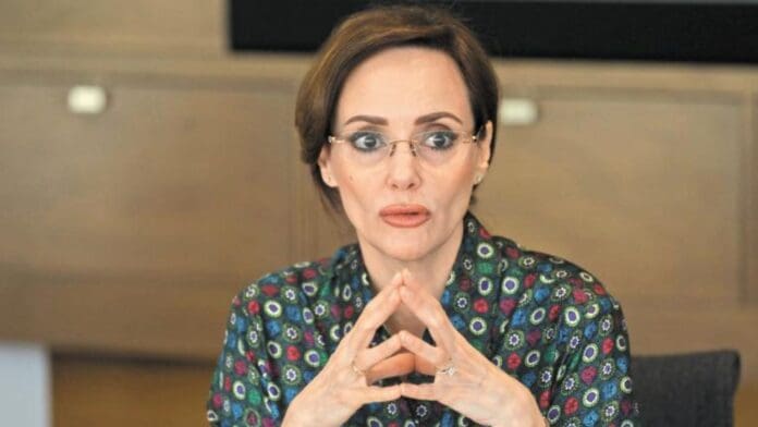 Senadora Lilly Téllez denuncia amenazas a su teléfono personal; exhibe en redes el número del presunto responsable