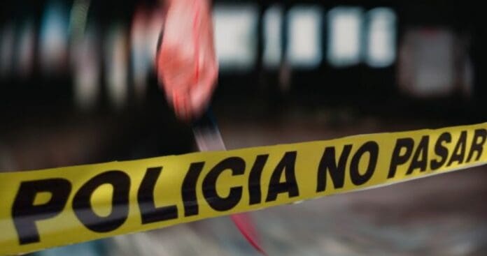 Detienen a mujer por presuntamente matar a dos personas y herir a otra en pelea vecinal en CDMX
