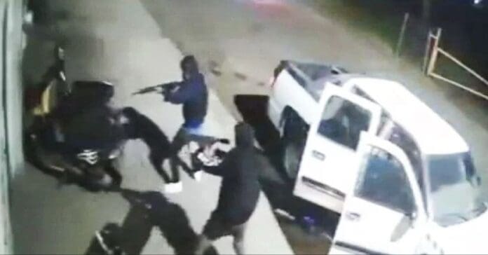 Video: Comando armado asesina a ocho personas dentro de un bar en Uriangato, Guanajuato