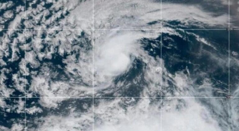 Se forma tormenta tropical "Erin" en el Atlántico y se fortalece huracán "Henriette" en el Pacífico. Se les vigila a ambos.