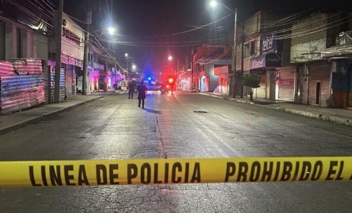 Intentan ejecutar a un sujeto mientras los policías cateaban casas de citas en la Supermanzana 66 de Cancún.