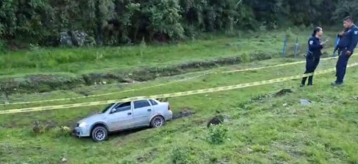 Asesinan a padre e hijo dentro de su vehículo en Huauchinango, Puebla