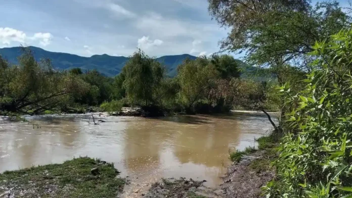 Encuentran cuerpo de niño arrastrado por un río en Durango