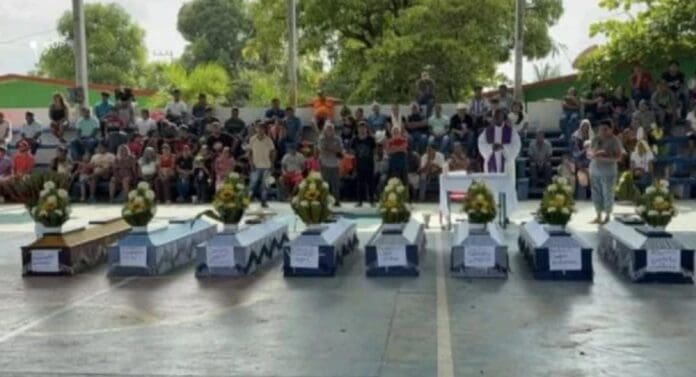 Emboscan y ejecutan a ocho policías comunitarios en Ayutla, Guerrero. Cada vez peor la violencia en dicho estado.