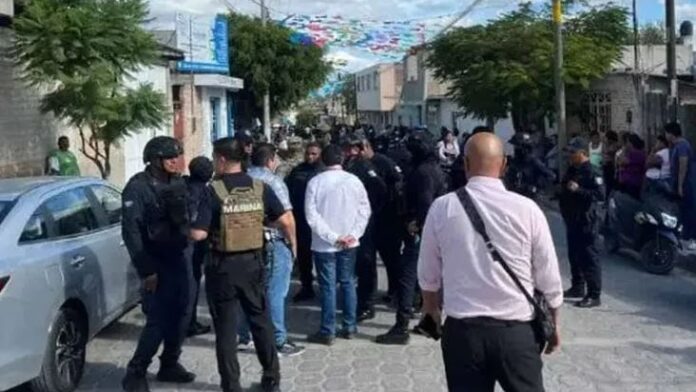 Intentan linchar a ladrón por robar los fondos de la fiesta patronal en Santa María Coapan, Puebla