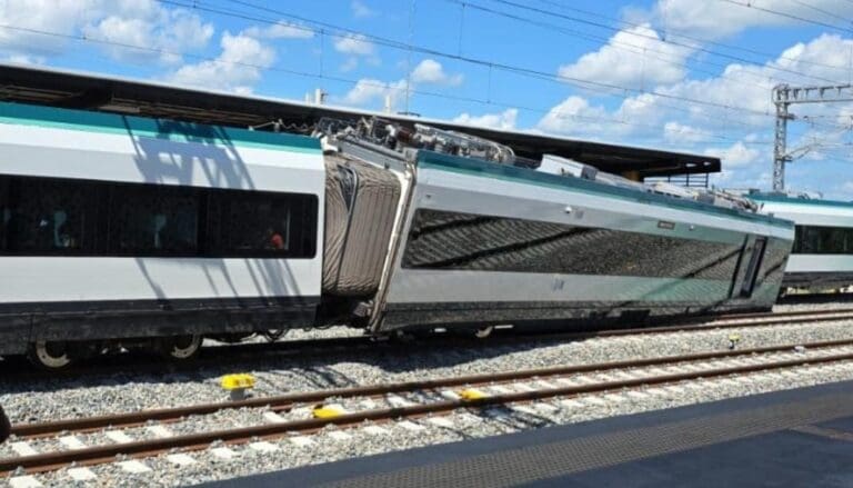 Reportan descarrilamiento de los vagones del Tren Maya en Izamal, Yucatán. Es el tercer incidente de este tipo.