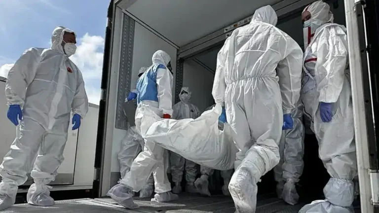 Rusia devuelve los cadáveres de mil soldados de Ucrania