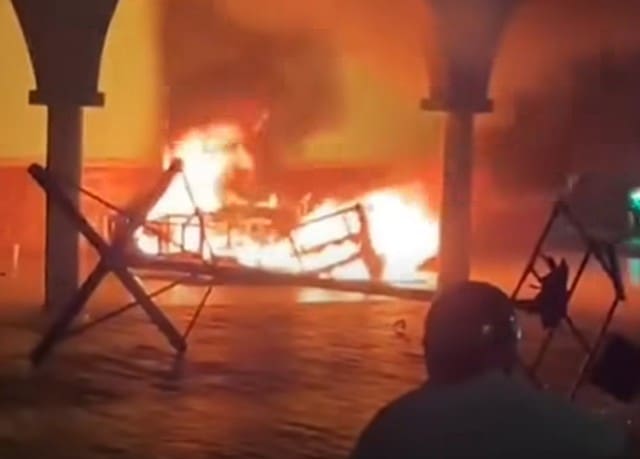 Video: Incendian y saquean el Palacio Municipal de Tzucacab, Yucatán, por muerte de joven en la cárcel
