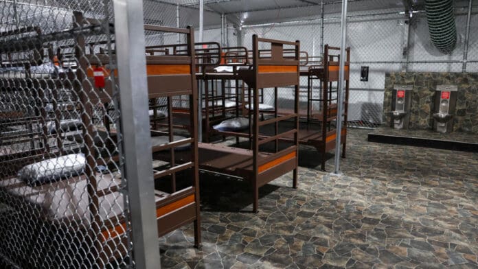 Confirman que 78 mexicanos están detenidos en Alligator Alcatraz en Florida, Estados Unidos