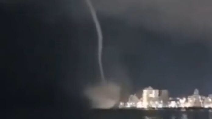Video: Captan formación de tromba marina en Boca del Río, Veracruz
