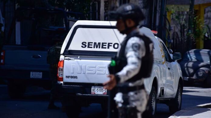 Encuentran cuatro cuerpos decapitados y desmembrados en carretera de Guerrero