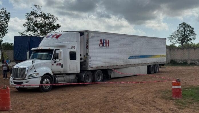 Asesinan a chofer al interior de su tráiler en la avenida Huayacán de Cancún. El hallazgo se dio la mañana de este lunes.