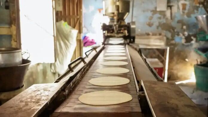 Adolescente pierde el dedo tras atorarse su mano en la máquina de tortillas en Tampico, Tamaulipas