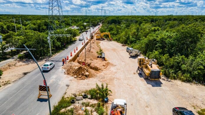 Aguakan beneficia a más de 19 mil habitantes de Cancún con obras de drenaje en Av. Huayacán