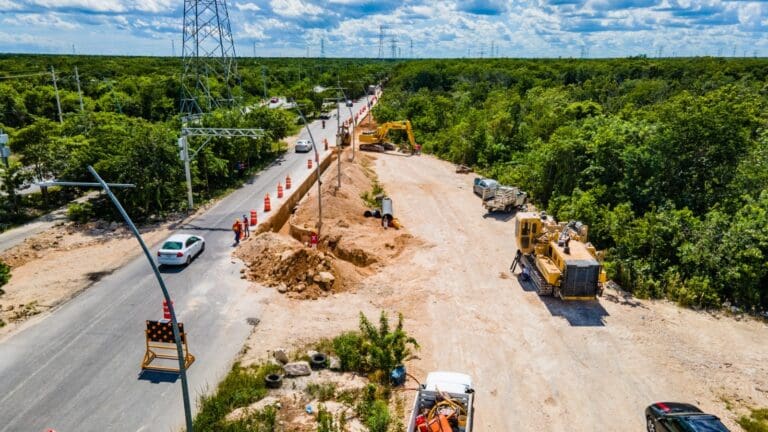 Aguakan beneficia a más de 19 mil habitantes de Cancún con obras de drenaje en Av. Huayacán
