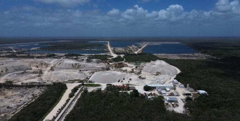 El gobierno de México negocia con Vulcan Materials para que se construya un desarrollo turístico en Calica.