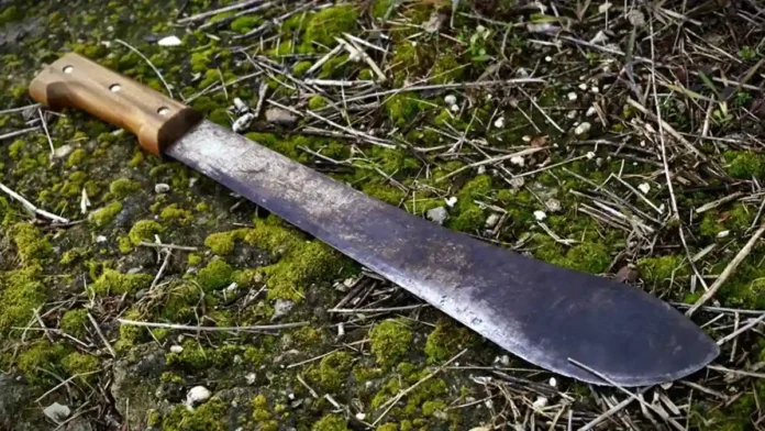 Machetean a adulto mayor por pedir a sujeto que no tirara basura en Iztapalapa, Cdmx