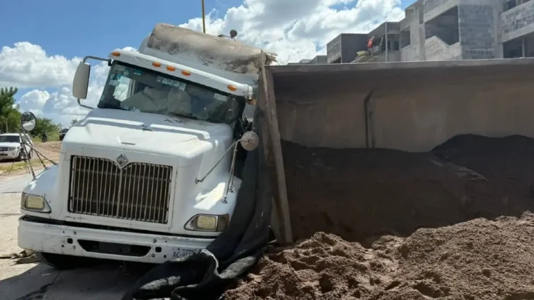 Bebé muere tras quedar atrapado en un camión de arena en Aguascalientes