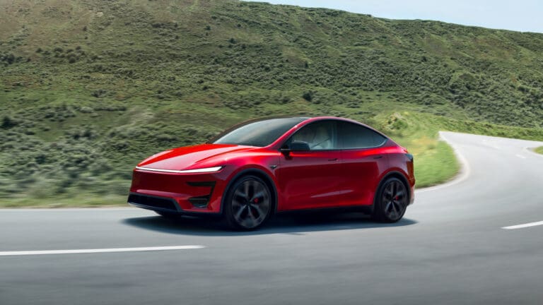 Video: Tesla lanza en Europa el nuevo "Model Y Performance" con más potencia y aceleración