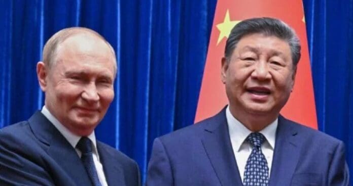 Rusia promete ayuda a China para sobrepasar el potencial nuclear de los Estados Unidos. Hacen frente común los norteamericanos.