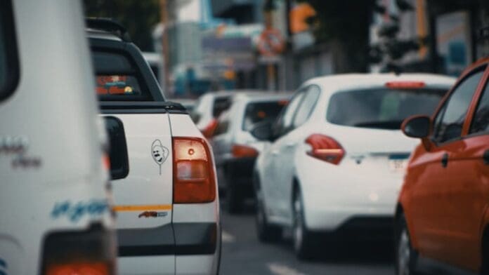Video: Mujer en situación de calle amedrenta a una familia tras negarle dinero en Ixtapan de la Sal, Edomex
