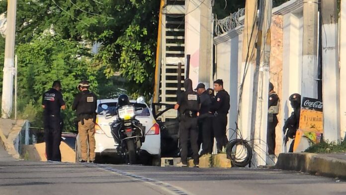 Ejecutan a taxista al momento en que viajaba con pasajeros en Acapulco, Guerrero