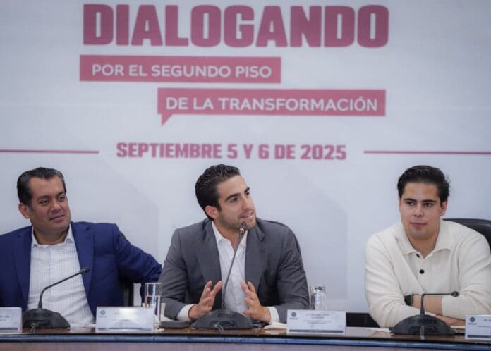 Participa Gino Segura en foro juvenil por el segundo piso de la transformación