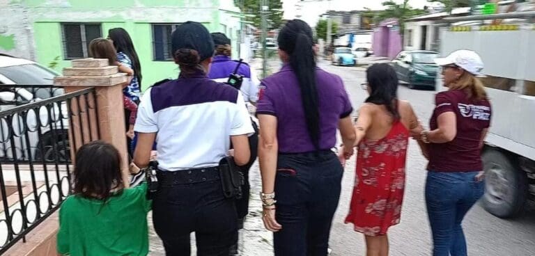 Rescatan a cinco menores víctimas de abandono en Cancún; hay una persona detenida. Ya se investiga el caso.