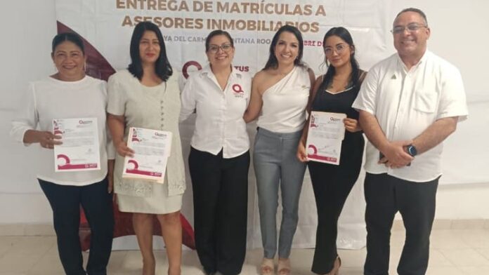 Entrega SEDETUS 83 matrículas a profesionales inmobiliarios en Playa del Carmen y Tulum