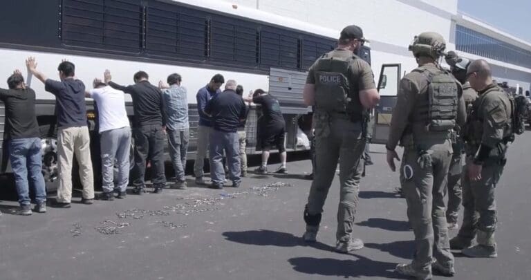 Informan que hay 23 mexicanos detenidos en redada de planta Hyunda-LG en Estados Unidos