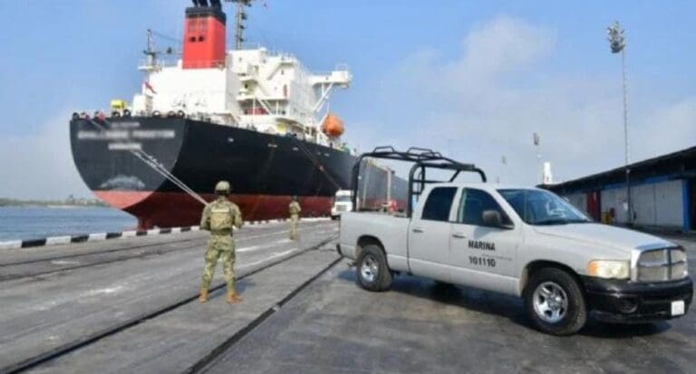 Se quita la vida un marino acusado de recibir sobornos del huachicol fiscal en Tamaulipas. Ya había sido mencionado en investigación.