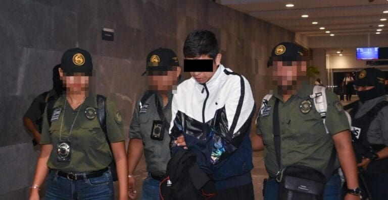 Detienen en Apizaco, Tlaxcala a un sujeto que extorsionaba con hasta 50 mil pesos a un empresario de Quintana Roo.