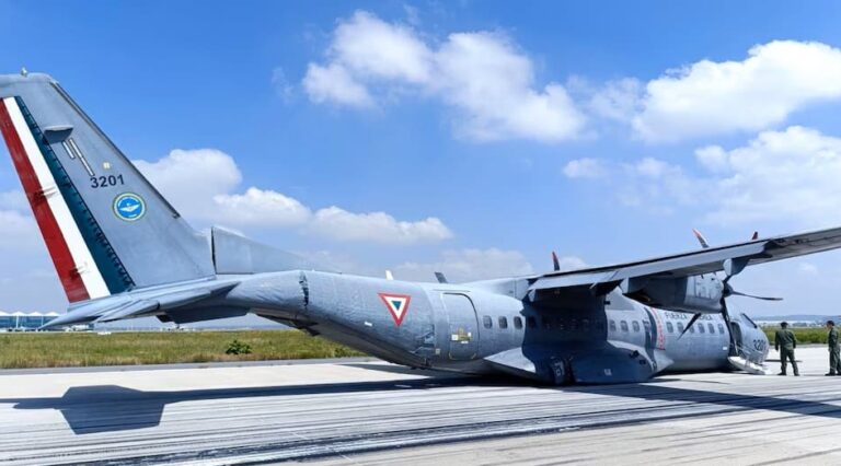 Avión de la Fuerza Aérea sufre incidente con su tren de aterrizaje en prácticas de adiestramiento en el AIFA
