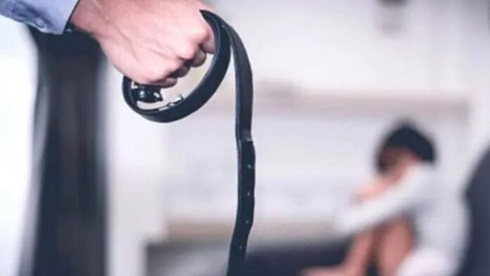 Vinculan a proceso a padre por golpear con el cinturón a su hijo de nueve años en Jalisco
