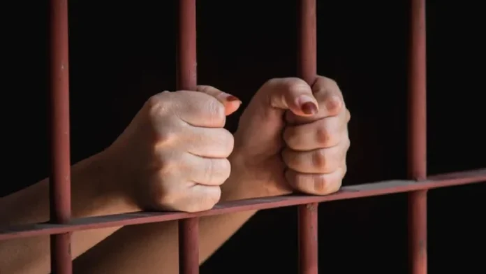 Detienen a mujer por presuntamente asesinar a su hija de siete años en Zitácuaro, Michoacán