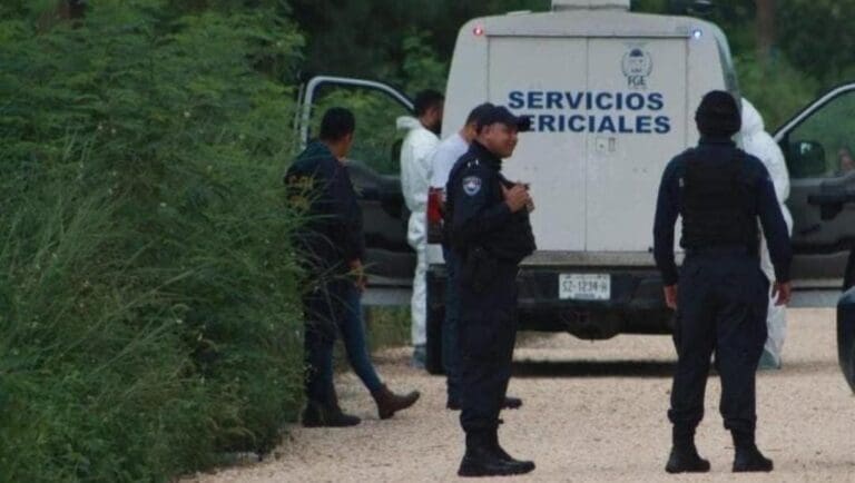 Asesinan a dos jóvenes en Lázaro Cárdenas, Quintana Roo; Fiscalía investiga los crímenes. La inseguridad empeora en la entidad.
