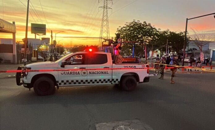Asesinan a una maestra mientras viajaba a la playa en Navolato, Sinaloa