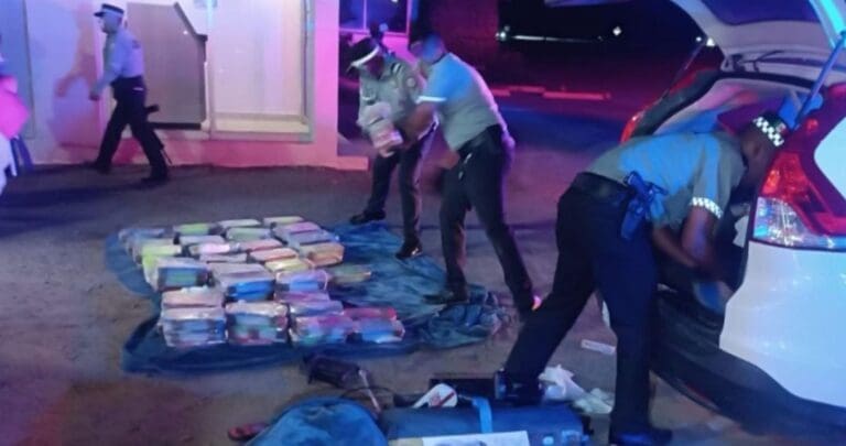 Detienen a hombre con 200 recipientes de metanfetamina en carretera de Sonora