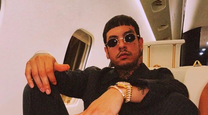 Investigan a Natanael Cano por presuntamente cantar para un reo acusado de violación en un Cereso de Sonora.