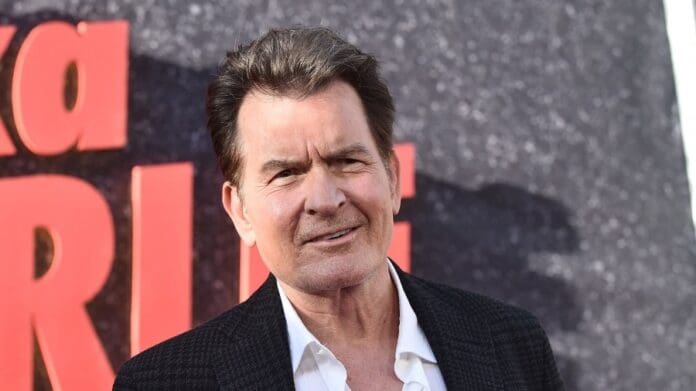 Confiesa el actor Charlie Sheen que tuvo relaciones sexuales con otros hombres