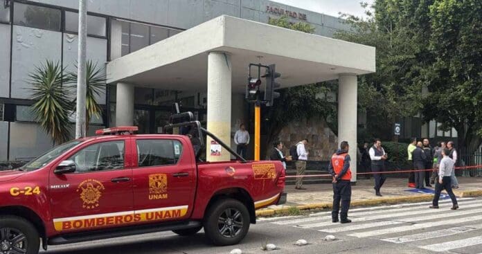 Activan protocolo de seguridad por amenaza de bomba en Facultad de Economía de la UNAM