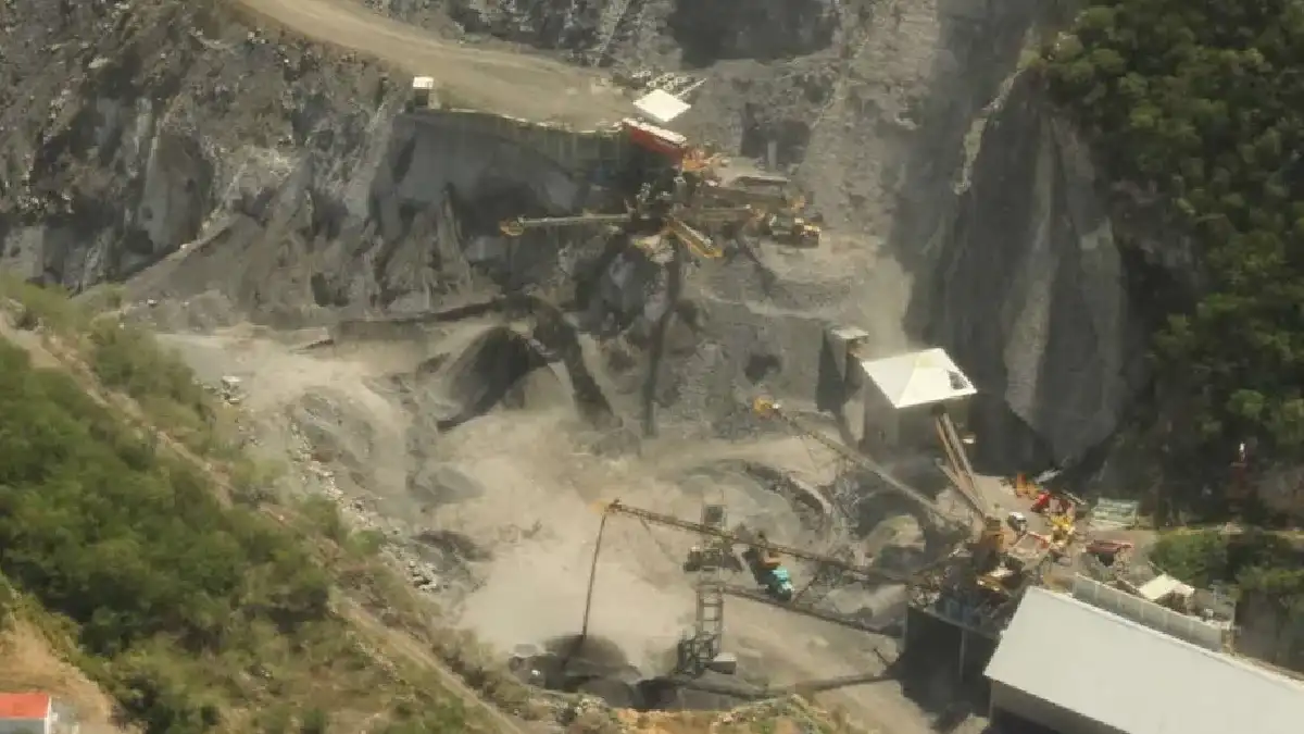 Mueren dos trabajadores tras un derrumbe en Allende, Nuevo León