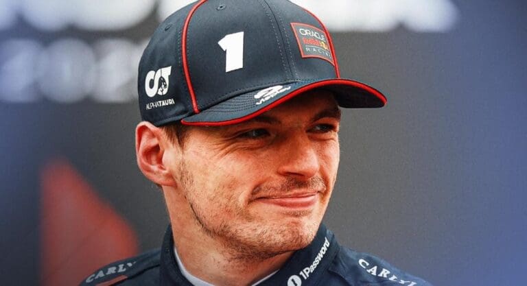 Max Verstappen gana el Gran Premio de Azerbaiyán; George Russell y Carlos Sainz completaron el podio este domingo.