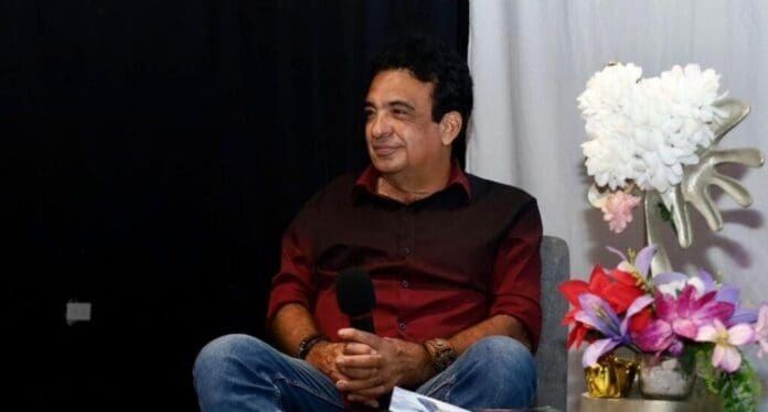 “Noche de café y poesía” en Playa del Carmen recibe a Agustín Labrada y sus versos. Un evento del Instituto de Cultura.