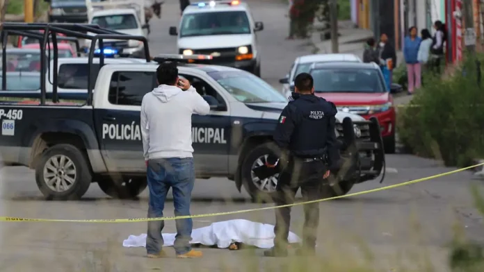 Abandonan dos cadáveres envueltos en cobijas en Puebla