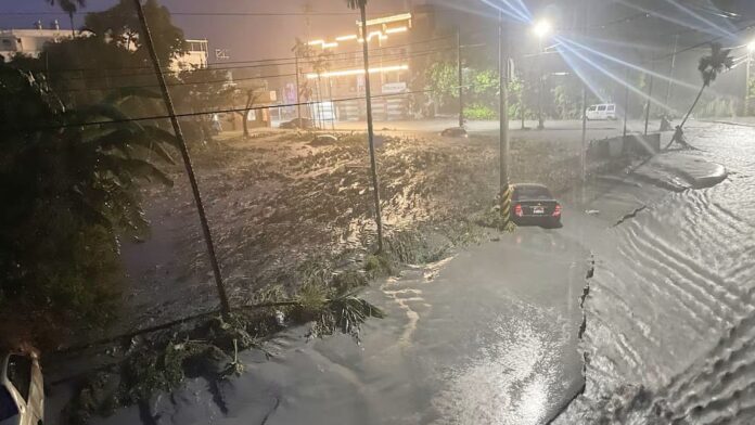 Video: Deja al menos 14 muertos, 18 heridos y más de 120 desaparecidos paso del supertifón Ragasa en Taiwán