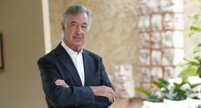 Fernando Chico Pardo, propietario del aeropuerto de Cancún, adquiere 25 por ciento de Banamex, confirmó la institución.