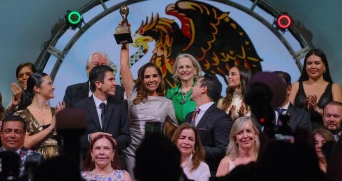 Quintana Roo brilla en los World Travel Awards, obtuvo al menos 25 galardones en la gala, destacó Mara Lezama.